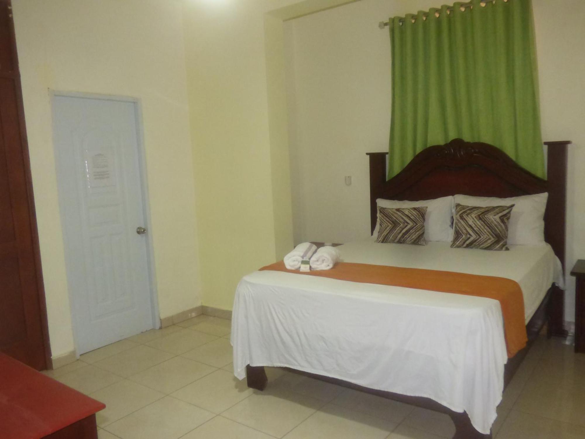 Hotel Enrique I Gazcue, Bed And Breakfast Santo Domingo Buitenkant foto