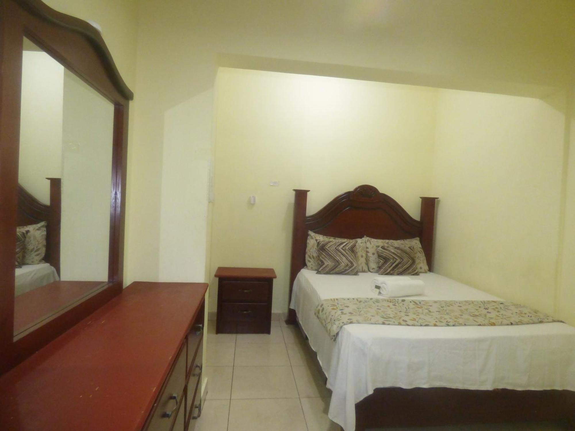 Hotel Enrique I Gazcue, Bed And Breakfast Santo Domingo Buitenkant foto